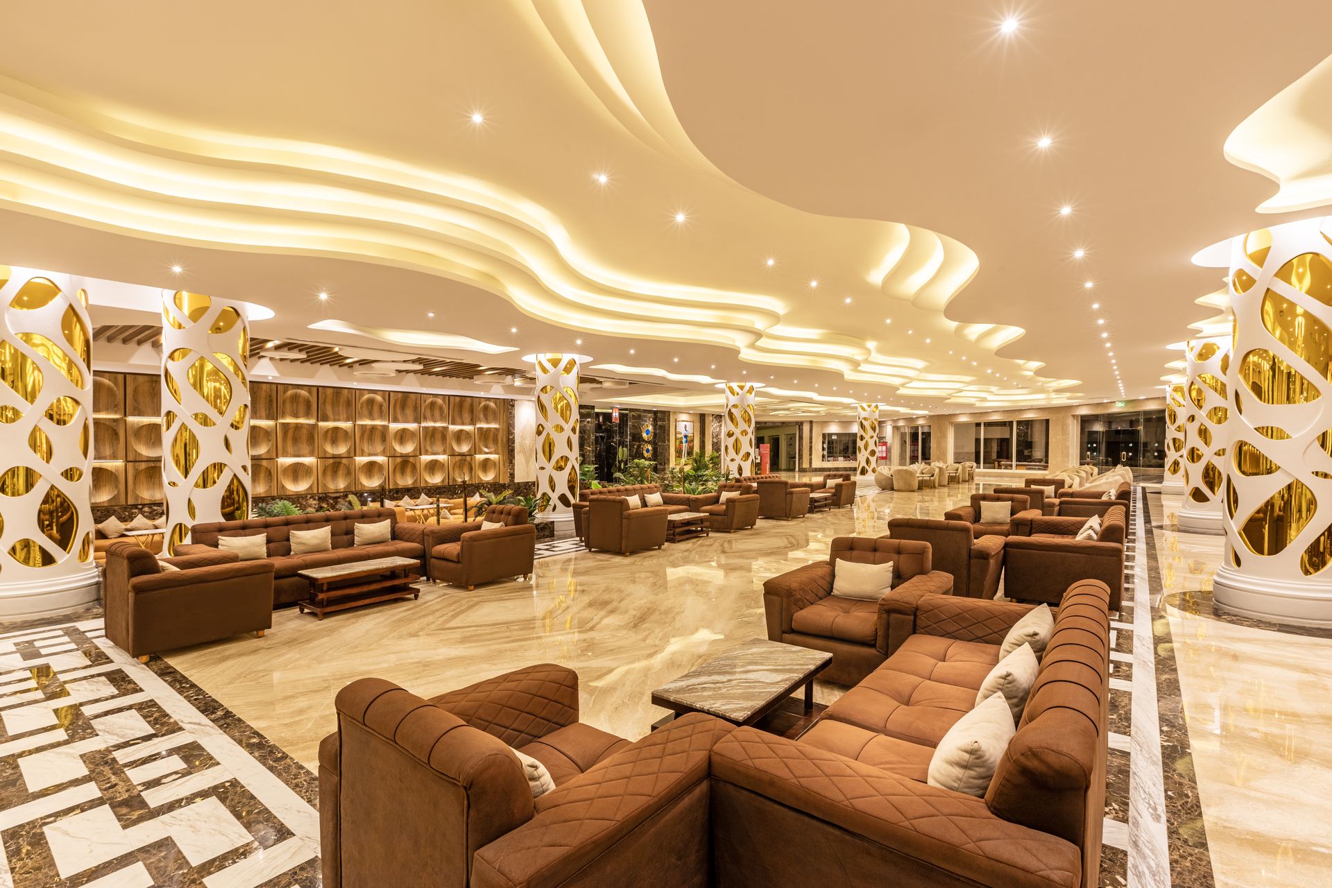 24-hour reception & room service